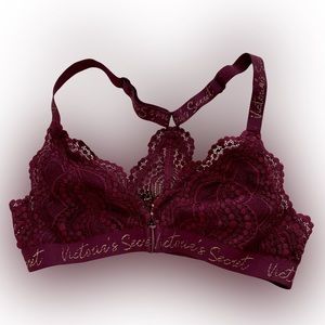 NWOT VICTORIA’S SECRET MAROON LACE BRALETTE // SIZE SMALL♥️